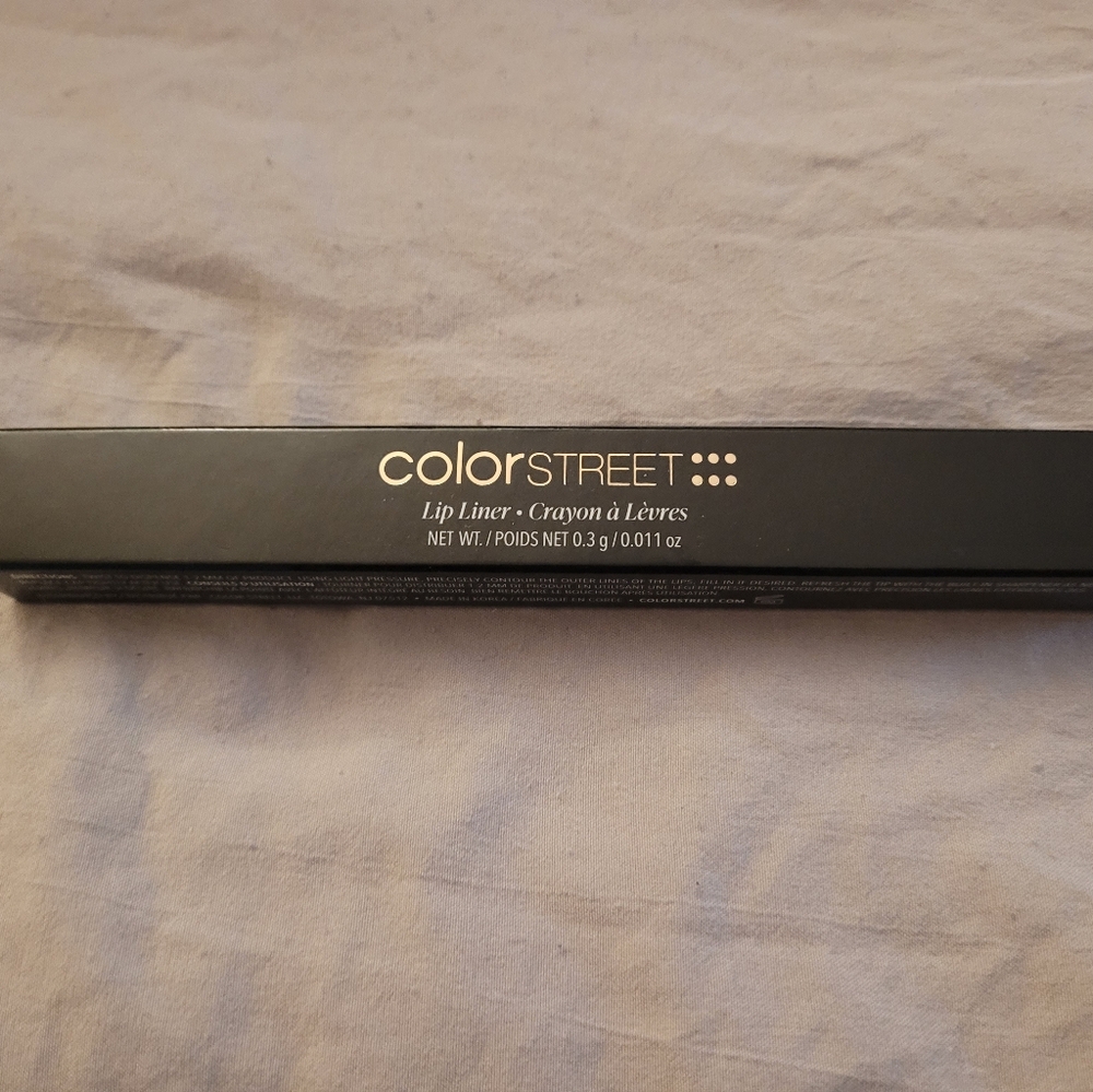 NIB Color Street Sassy Lip Liner